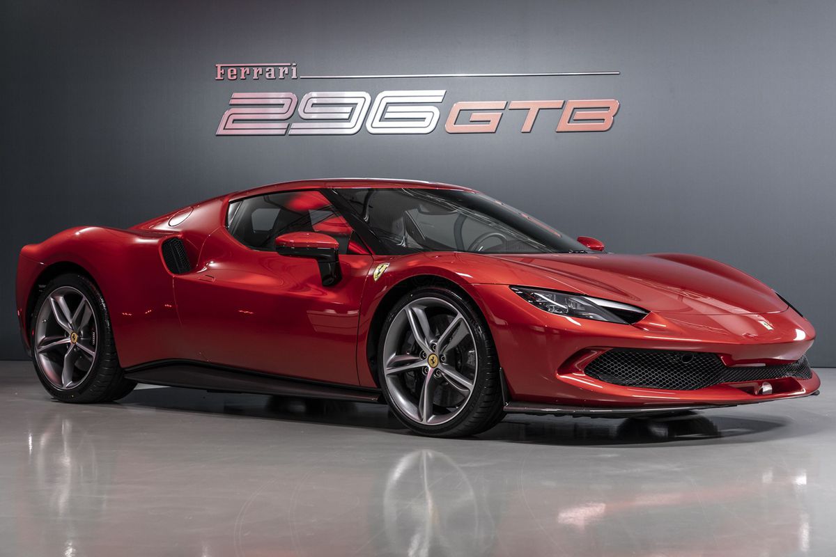 Ra mắt siêu xe Ferrari 296 GTS từ 23 tỷ cho các đại gia Việt Nam
