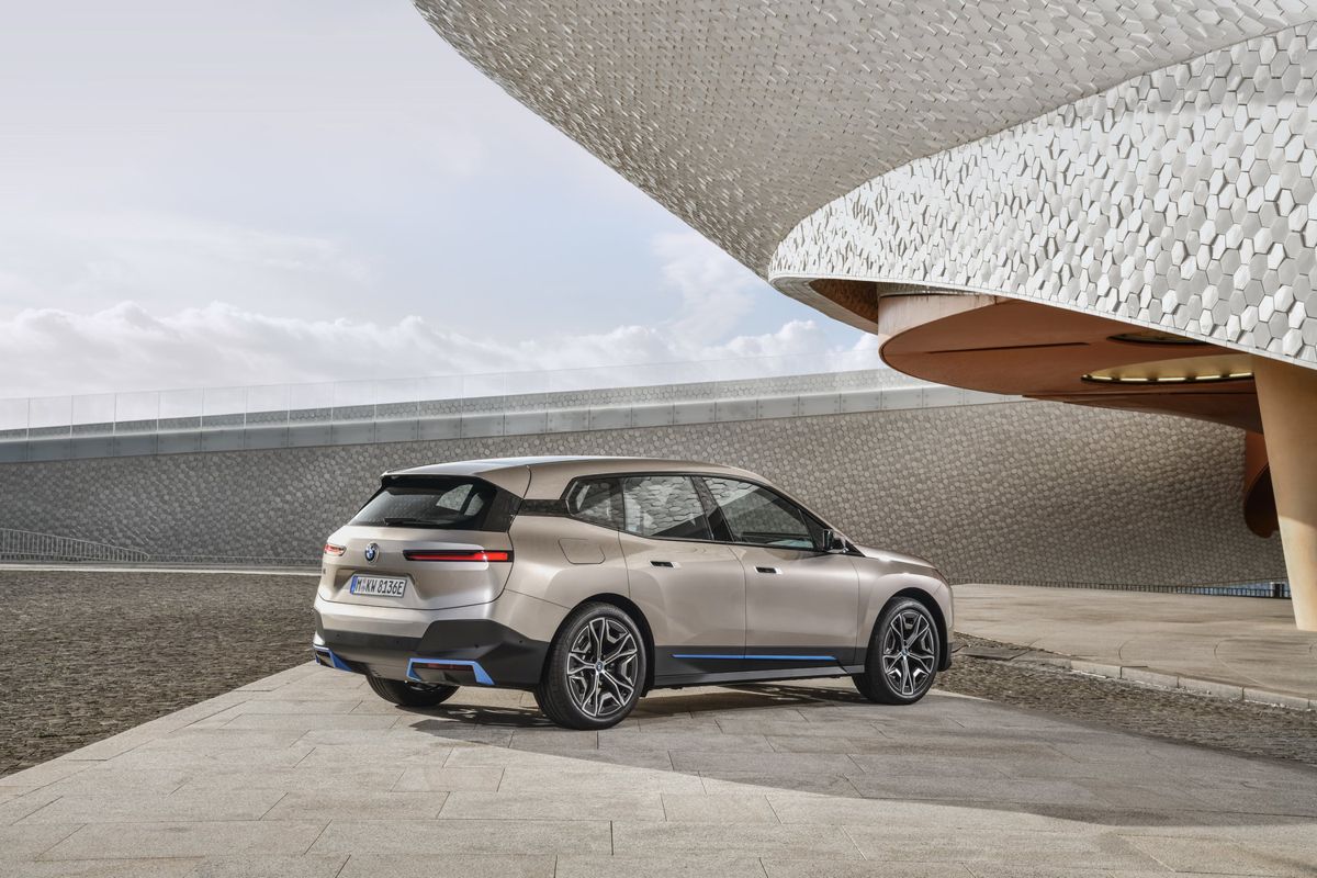 BMW iX 2022 Một cái nhìn về tương lai  anycarvn