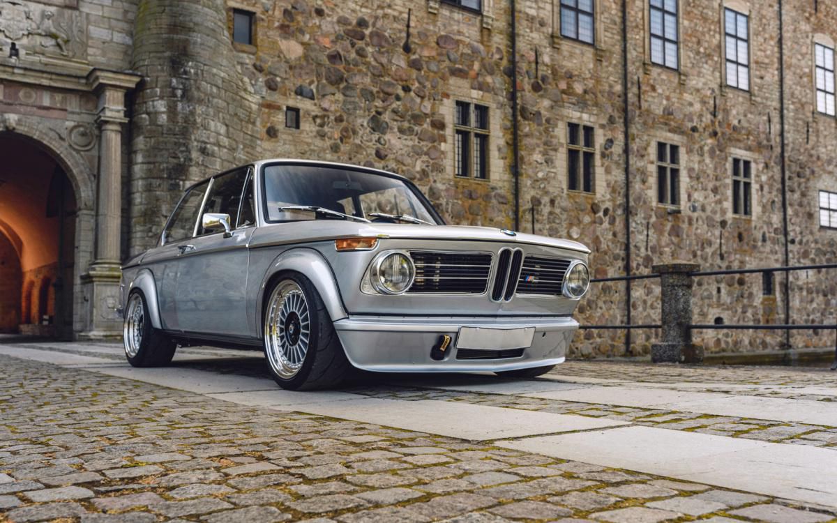 CHiêm ngưỡng chiếc BMW 2002 đời 1970 với động cơ E46 M3
